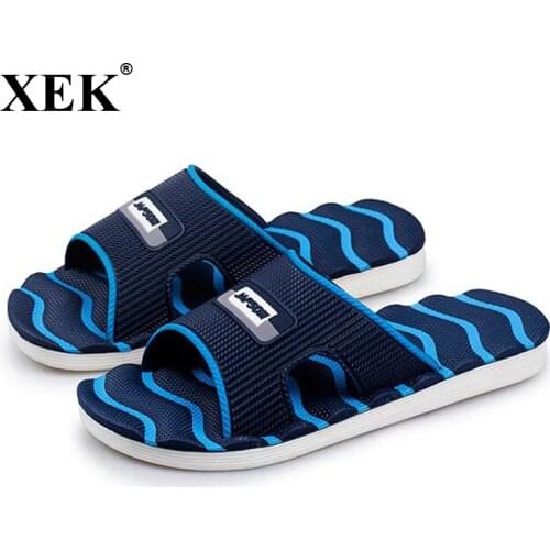 XEK Women Men Slippers New Lightweight Casual Plaid Stripes Sandals Summer Fashion Men Classic Flip flops Soft Beach Shoes FM59