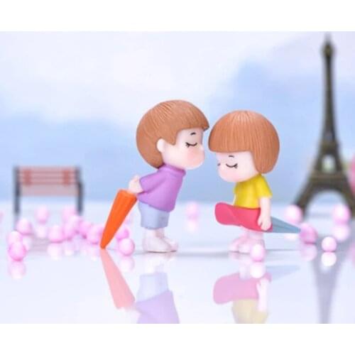 ZOCDOU 2 Pieces Cute Umbrella Couple Doll Decoration Bachelor Costume Doll Garden Home Car Desk Crafts Miniatures Decor Ornament