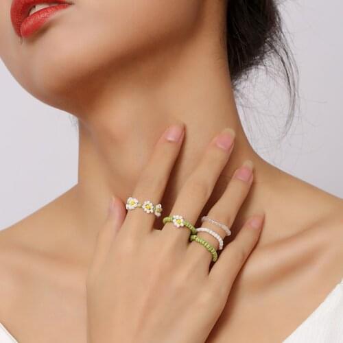 5 Pcs/Set Fashion Bohemian Ladies White Light Green Beads Handmade Beaded Flower Rings For Women Elastic Rope Adjustable Ring
