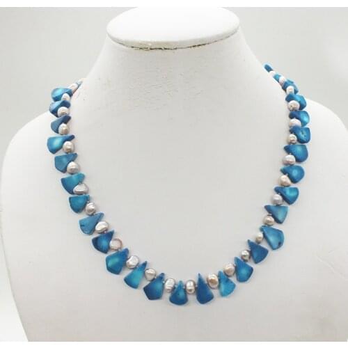 Beautiful, natural coral, pearls. Classic ladies necklace 18"