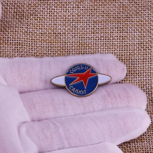 Salute Soyuz 11 space programme enamel pin USSR vintage red star brooch
