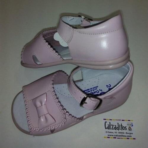 Girls pink leather sandals with buckle, by Conguitos bear