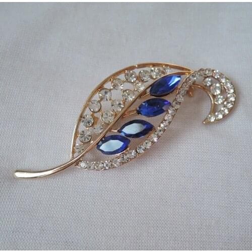 Top new fashion brooch made of metal and crystals