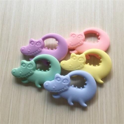 Chenkai 10PCS BPA Free Silicone Crocodile Pacifier Teether DIY Baby Shower Nursing Chewing Mommy wearing Jewelry Toy Candy Color