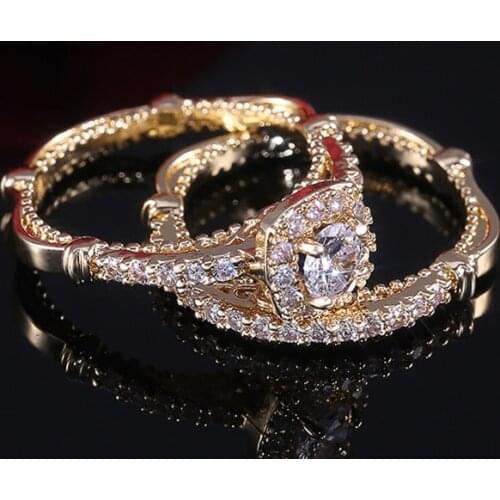 Huitan Factory Wholesale Luxury 2PC Bridal Ring Sets Super Luxury Golden Color Micro Paved Solitaire Engagement Rings For Girl