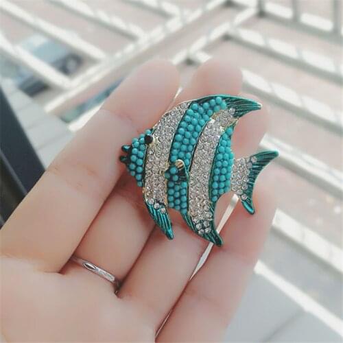 New Cute Fish Brooches Jewelry Animal Pin Shiny Rhinestone Blue Bead Tropical Fish Brooch For Women Party Dress Accessories Gift