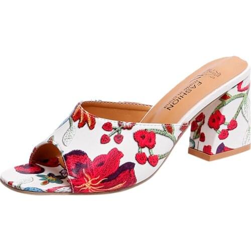 2021 Summer Slippers Womens Summer With A Thick With A Word Drag Heel Sandals Casual New Beach Comfort Sandals Safety 19DEC25