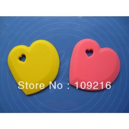 1pcs Heart-shaped Cream Drawknife Green Good Quality 100% Food Grade Silicone Cleaning Tool/Cake Drawknife Baking Tool