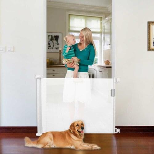 Retractable Design Baby Safety Gate Lightweight Durable Mesh Pet Dog Gate For Doorways Stairs Hallways Indoor/Outdoo