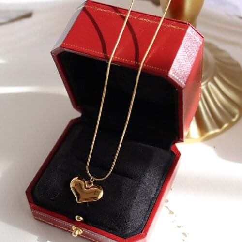 Ins wind simple wild heart solid love pendant round snake chain necklace female titanium steel does not fade
