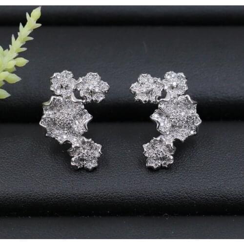 Lanyika Fashion Jewelry Delicate Graceful Flower Stud Earrings for Student Daily Wedding Engagement Luxury Earring Bridal Gift