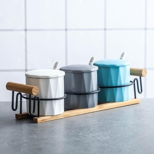 Ceramic 3Pcs/Set seasoning jar Sugar Pepper Shaker Kitchen sauce jars Spice rack organizer Storage Bottle shelf Salt with Spoon