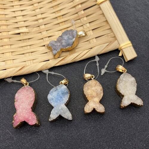 1 Piece of Natural Stone Fish-shaped Colorful Crystal Pendant Electroplating Process Pendant DIY Girl Fashion Gift Party Jewelry