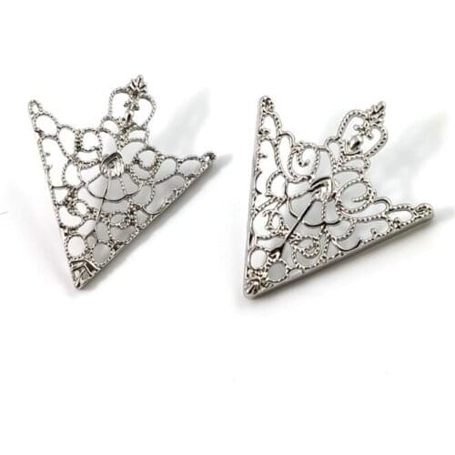1 Pair Vintage Fashion Triangle Shirt Collar Pin for Men and Women Hollowed Out Crown Brooch Corner Emblem Jewelry Accessories