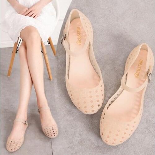 2019 New Summer Fashion Shallow Hollow Flowers Women Beach Sandals Flats Cut Out Buckle Strap Ladies Jelly Shoes 20190823