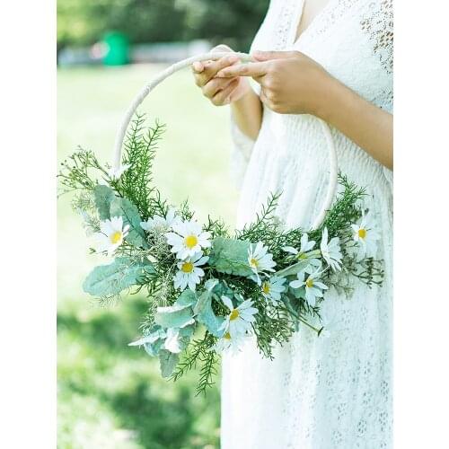 SESTHFAR Handmade Portable Knocker Garland Artificial White Daisy Round Bridal Wreath Silk Flower Wedding Bouquet Basket