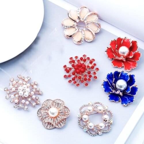 Girl Flower Crystal Brooches for Women Cute Pin Bijouterie High Quality Corsage Wedding Jewelry Pearl Rhinestone Brooch Pin