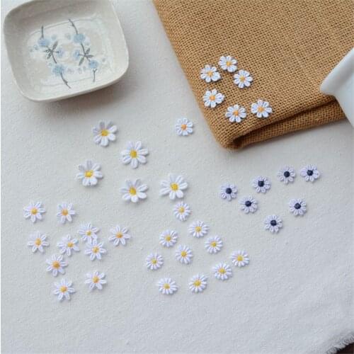 10pcs/lot Small Daisies flower Patch Embroidery Sticker Sew on Patches for clothing applique embroidery DIY Clothing Accessories