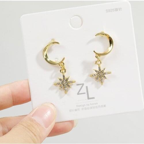 Sweet Girl Earrings Korean Fashion New Earrings Temperament Simple Eight-pointed Star And Moon Super Fairy Crystal Girl Earrings