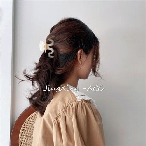 Vintage Acrylic Wave M Style Barrette Crab Hair Claws Bath Hair Claw Ponytail Clip Large Hair Clamps Clip Fashion Clip for Women