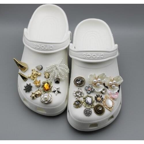Designer Croc Charms DIY Shoes Decorations Metal Rivet Rhinestone Charms for Crocs Crown Skull Flowers Quality Ready to Put On
