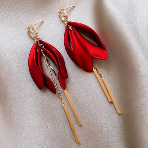 2021 New Temperamental Red Petals Dangle Earrings Elegant Fashion Long Tassel Alloy Square Pendant Earrings All-matching