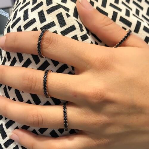Single Row Tamtur Black Stone Finger Silver Ring