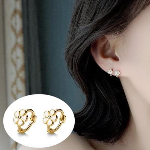 Cute Daisy Flower Small Hoop Earrings For Women Minimal Tiny Huggies Charming Simple Earring Piercing Hoops For Japan Female