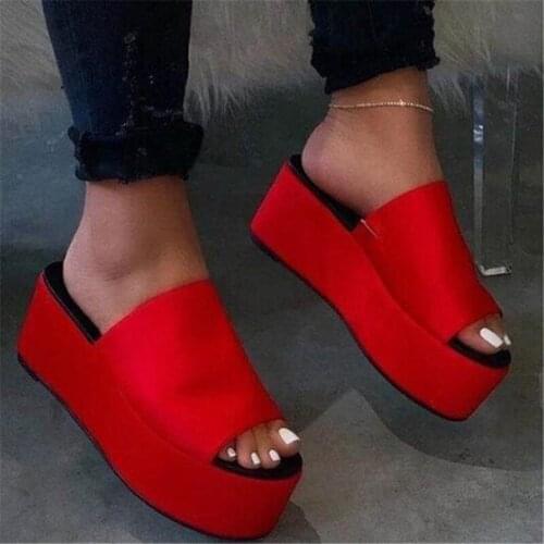 New ladies sandals and slippers fashionable high-heeled thick soles simple lightweight and comfortable casual womens sandals