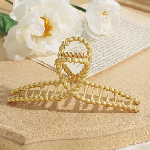 South Korea metal jewelry with new twisted alloy plate hair back head shark hair clip female for wholesale daily gifts wholesale