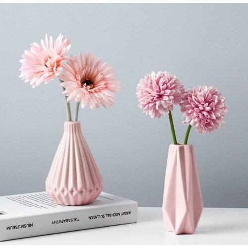 Modern Fashion Ceramic Flower Vase European Home Decoration Small Ceramic Vases Wedding Home Decoration Tabletop Handmade Vase