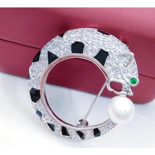 Lucky Sonny Brooches Bow On Clothes