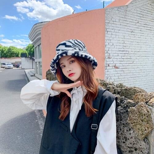 Bucket hat lady autumn winter zebra-print hat warm Korean version of the fashion thick hat Japanese versatile tidal basin hat