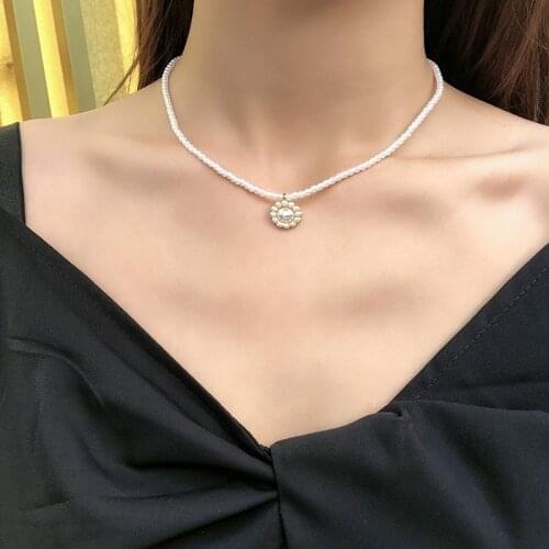 Sweet Romantic Imitation Pearl Flower Daisy Pendant Short Necklace for Women Love Pearl Rose Butterfly Clavicle Necklace Jewelry