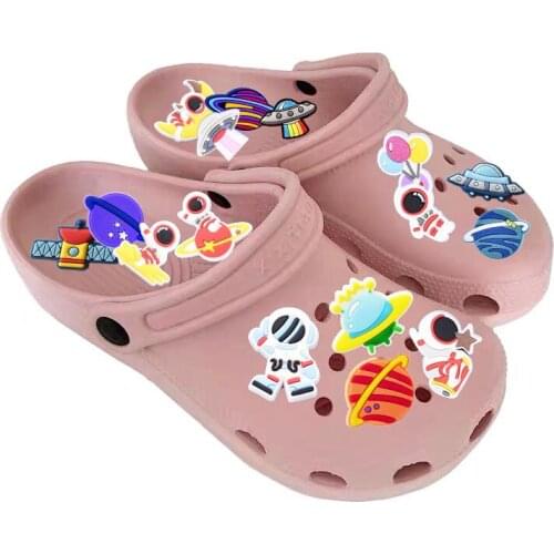 Original 20Pcs/lot UFO Shoe Croc Charms Astronaut Planet PVC Shoe Decoration Accessories JIBZ fit Kids Party Gifts