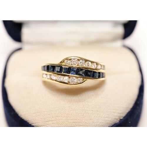OLD ORIGINAL 18K GOLD NATURAL CALIBER SAPPHIRE AND DIAMOND DECORATED RING