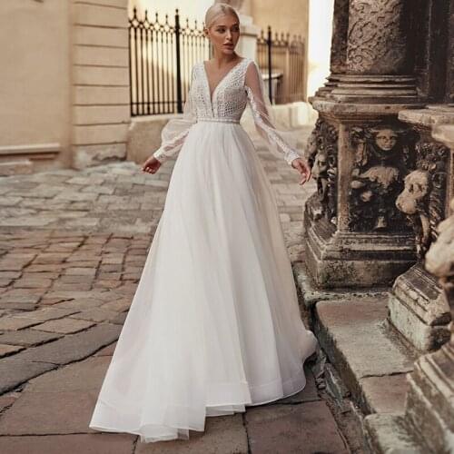 2021 Modest Sheer V-neck A-line Wedding Gowns Elegant Sweep Train Appliques Organza Long Sleeve Bridal Dress