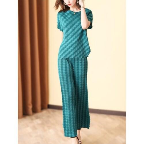 HOT SELLING Miyake fold o-neck short sleeve T-shirt nine points wide-legged pants Dark striped plaid two-piece suit IN STOCK