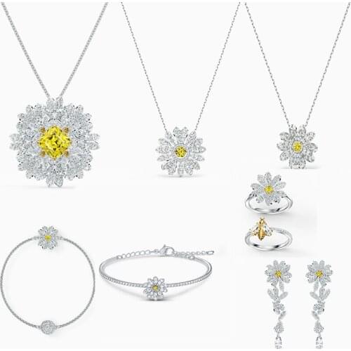 New Design White Crystal Necklace With Eternal Flower Bright And Charming Jewelry Set