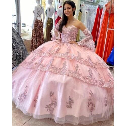 Beautiful Pink Quinceanera Dresses Ball Gown Appliques Lace Sweet 15 Birthday Party Dresses With Feather Vintage Puffy Pageant