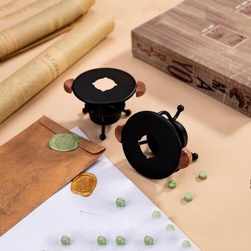 Popular Durable Retro Tripod Fire Paint Wax Melting Wax Tripod Furnace Included Wood Handle Sealing Wax Spoon