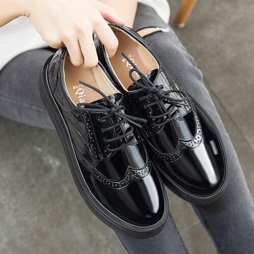 Carved Soft Bottom Flat Platform Womens Brogues Shoes Big Size 33-43 Creeper Lady British Patent Leather Oxford Shoes For Woman