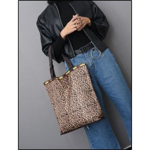 New Fashion 2020 New Fashion printing foldable greenTote Folding pouch Storage Handbag Strawberry Foldable Shopping Bags