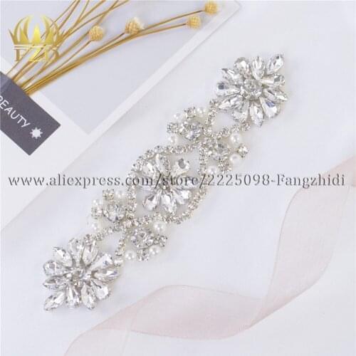 FZD Wholesale 30 Pieces Handmade Hot Fix Rhinestones Crystal Applique Iron basteln Applique for Headpieces Dresses Garters Belt