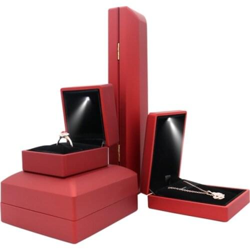 LED Lighted Engagement Jewellery Ring Box Gift Pendant Necklace Jewelry Display Case