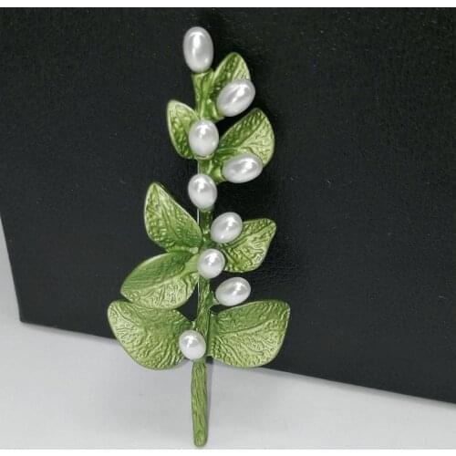 World] Qingdao ornament Irish bramble eucalyptus leaf imitated non porous pearl green baking lacquer Brooch female