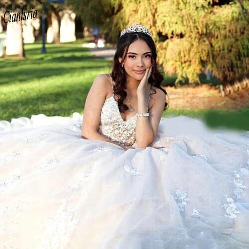 White V-Neck Spaghetti Strap Ball Gown Quinceanera Dresses Sleeveless Open Back Appliques Lace Sweet 16 Dress Vestido De 15 Anos