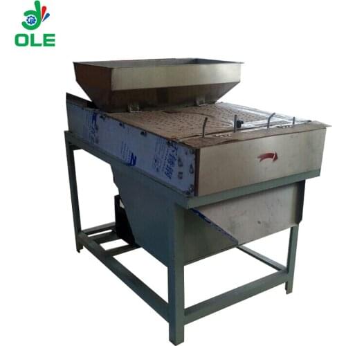 Medium 400-500kg/h Roast Groundnuts Red Skin Peeling Machine