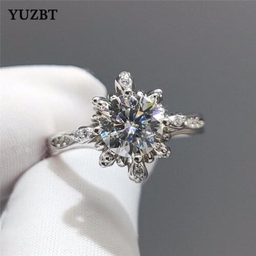 YUZBT 18K White Gold Plated Brilliant Cut 1 Carat Gemstone Diamond Test Past D Color Moissanite Trevi Fountain Wedding Ring Gift