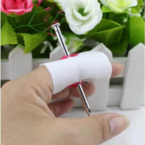 Trick Or Treat! Nail Through Finger Toy Halloween Popular Tricky Nails Magic Props Scary Spoof Kids Toy Novelty Toy Funny Gift